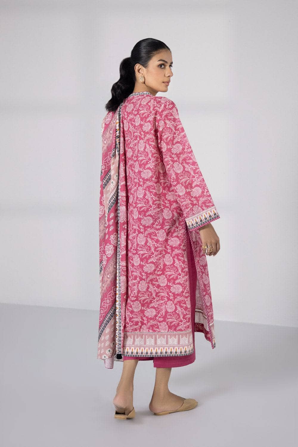 img_sapphire_day_to_day_khaddar_awwal_boutique