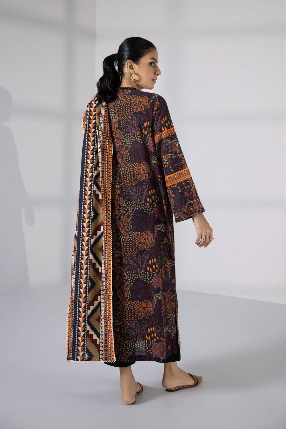 img_sapphire_day_to_day_khaddar_awwal_boutique