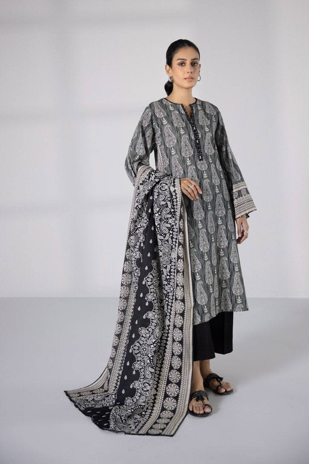 img_sapphire_day_to_day_khaddar_awwal_boutique