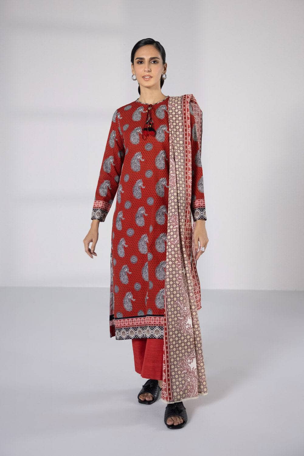 img_sapphire_day_to_day_khaddar_awwal_boutique