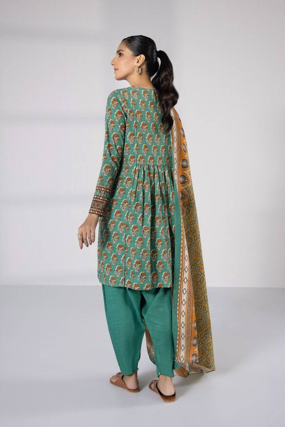 img_sapphire_day_to_day_khaddar_awwal_boutique