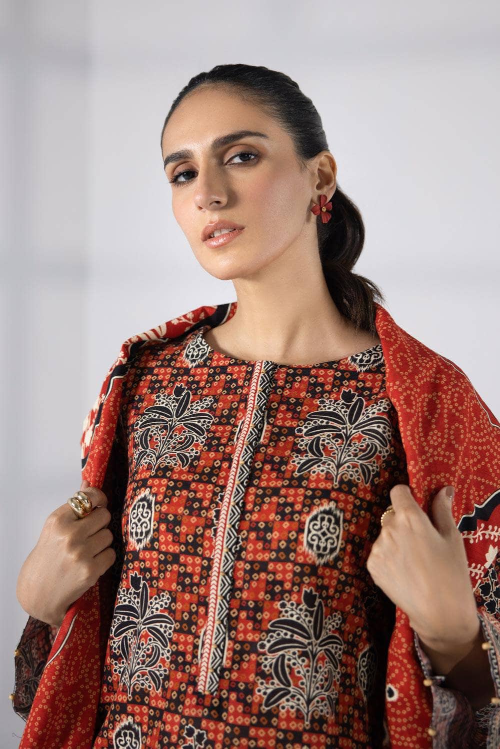 img_sapphire_day_to_day_khaddar_awwal_boutique