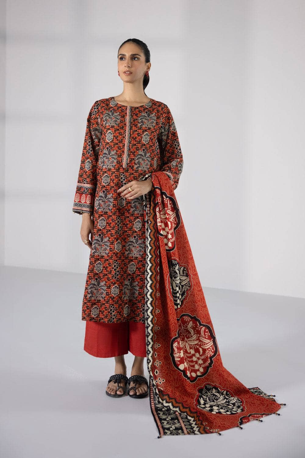 img_sapphire_day_to_day_khaddar_awwal_boutique