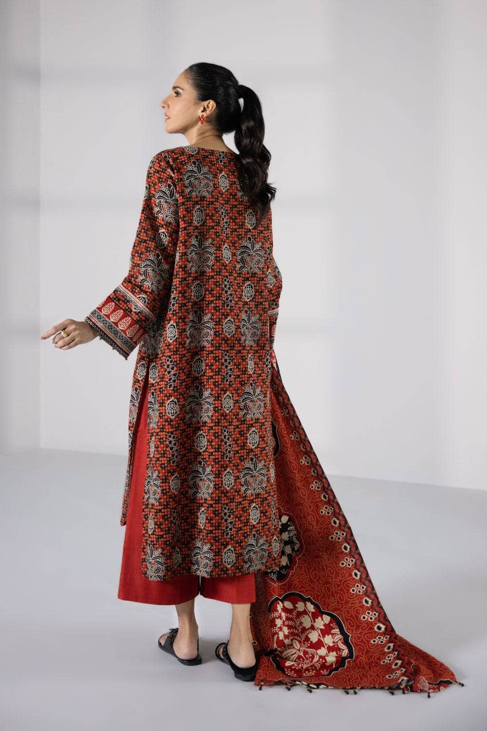 img_sapphire_day_to_day_khaddar_awwal_boutique