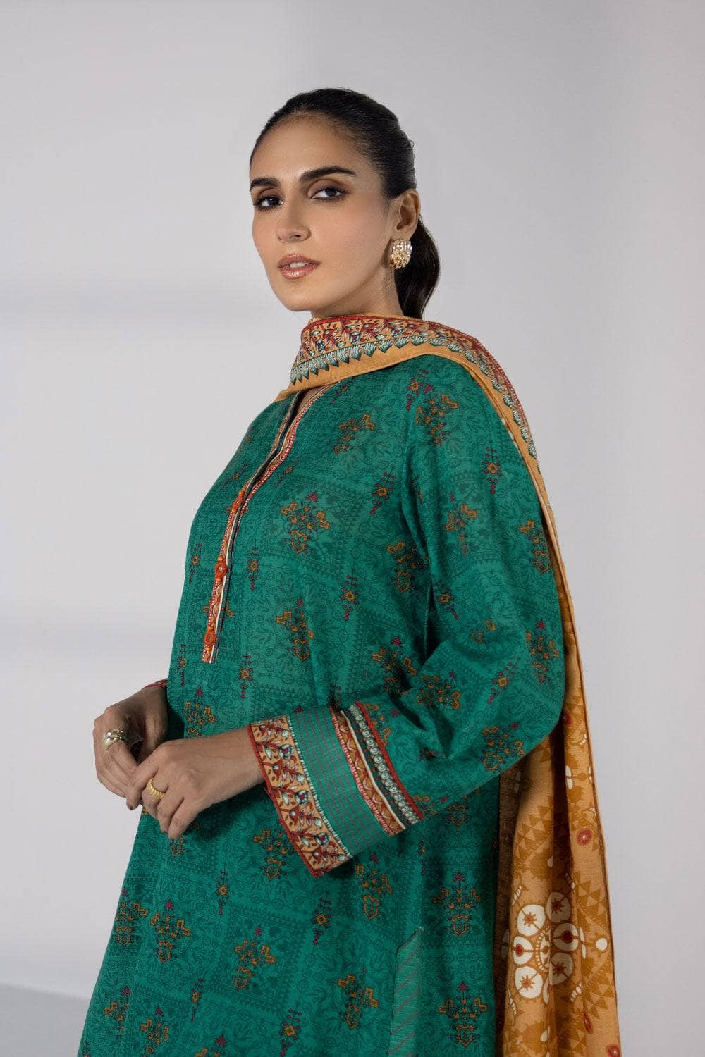 img_sapphire_day_to_day_khaddar_awwal_boutique