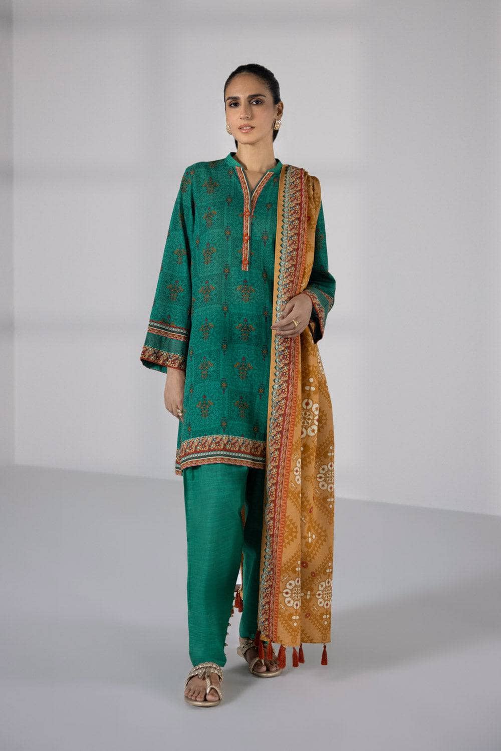 img_sapphire_day_to_day_khaddar_awwal_boutique