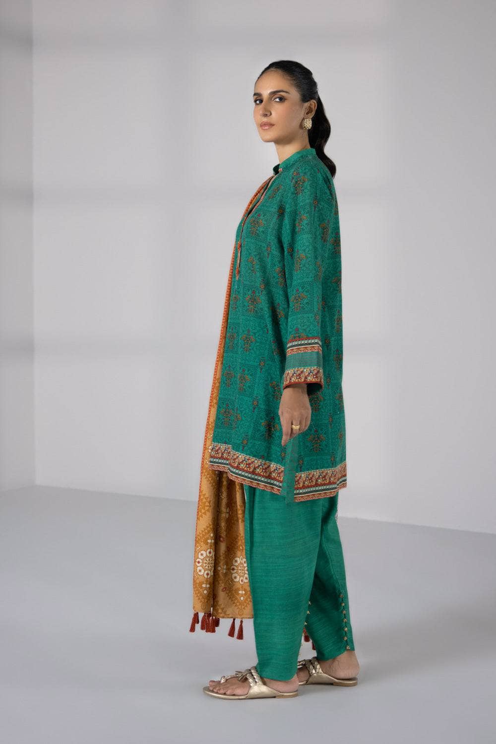 img_sapphire_day_to_day_khaddar_awwal_boutique