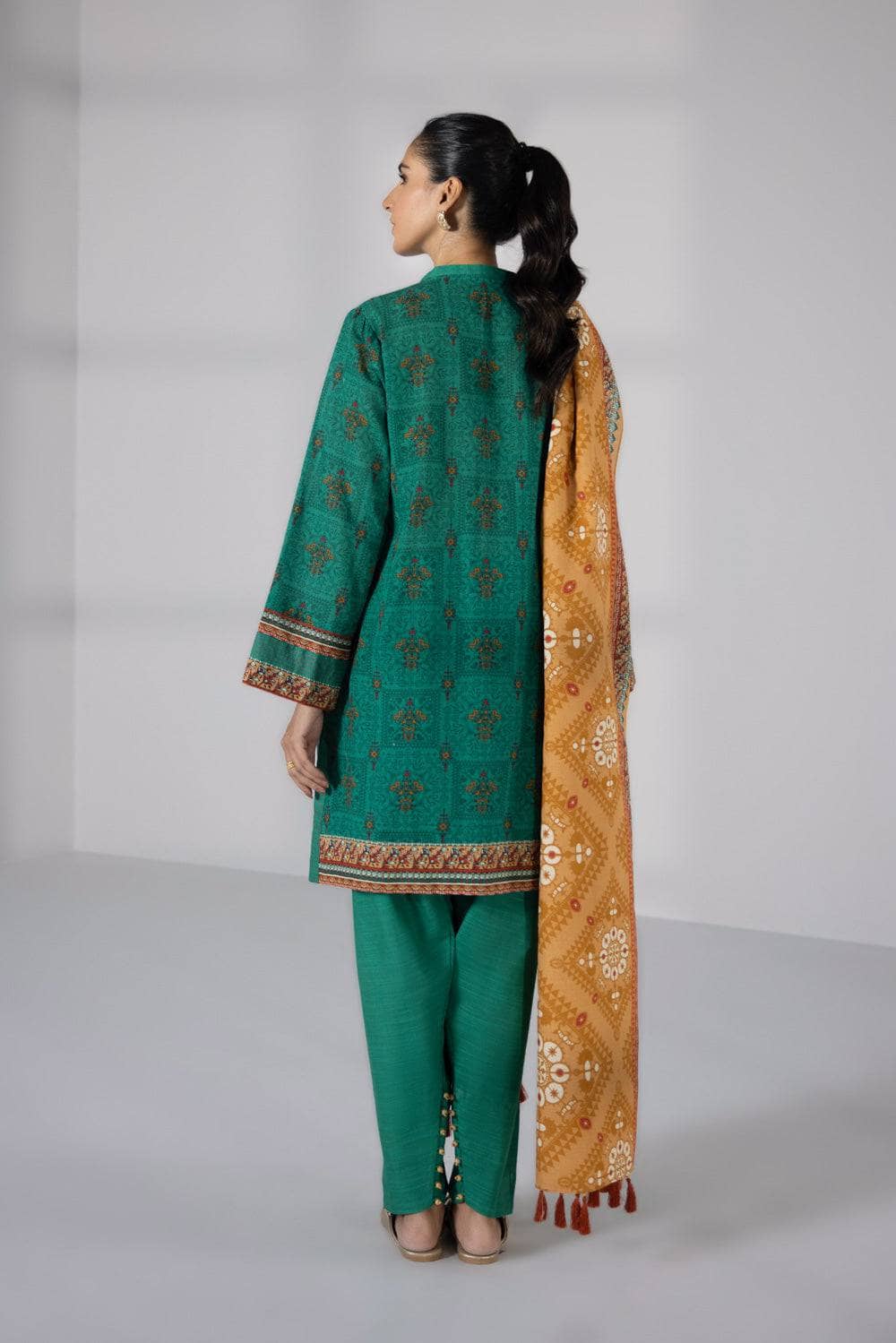 img_sapphire_day_to_day_khaddar_awwal_boutique