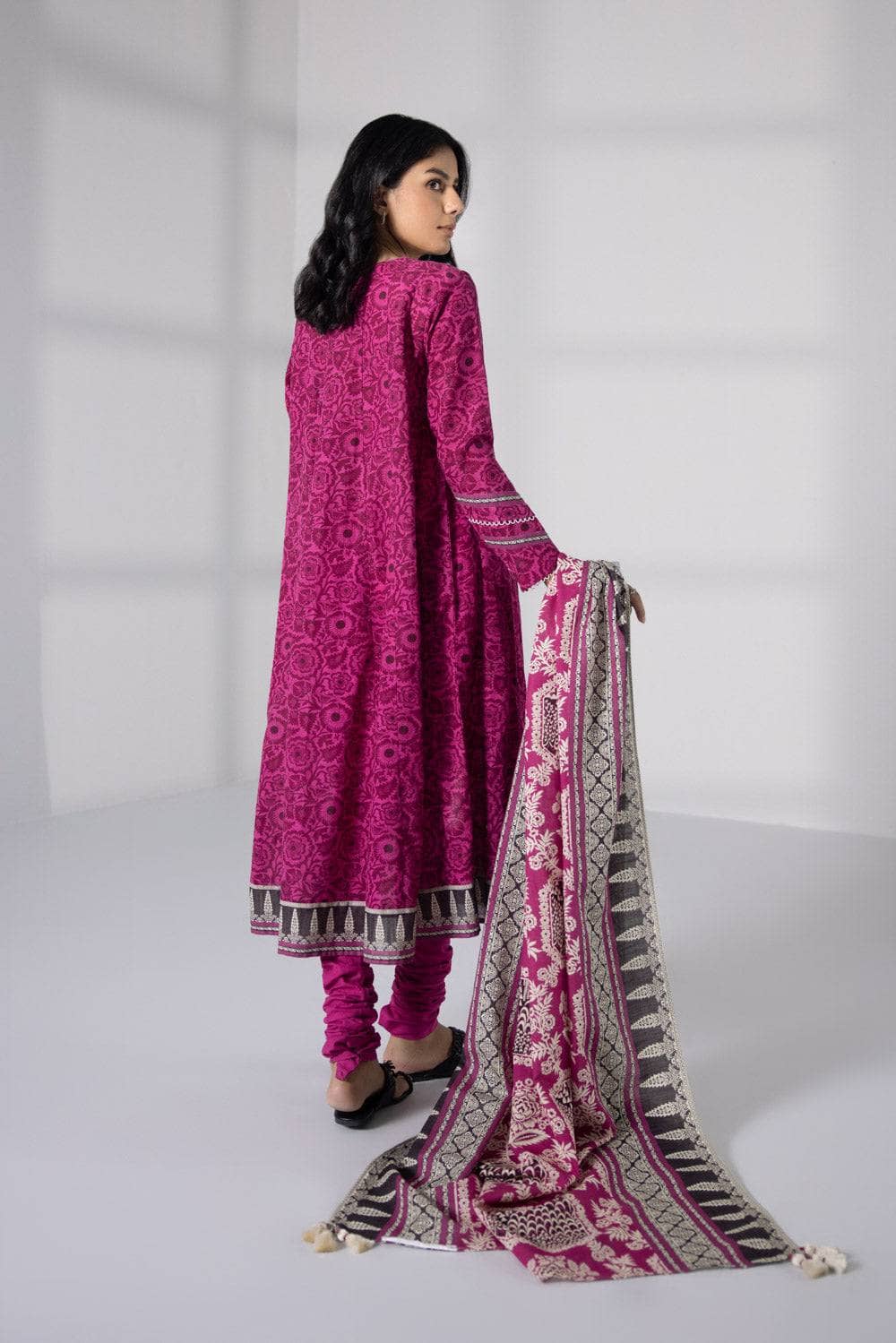 img_sapphire_day_to_day_khaddar_awwal_boutique