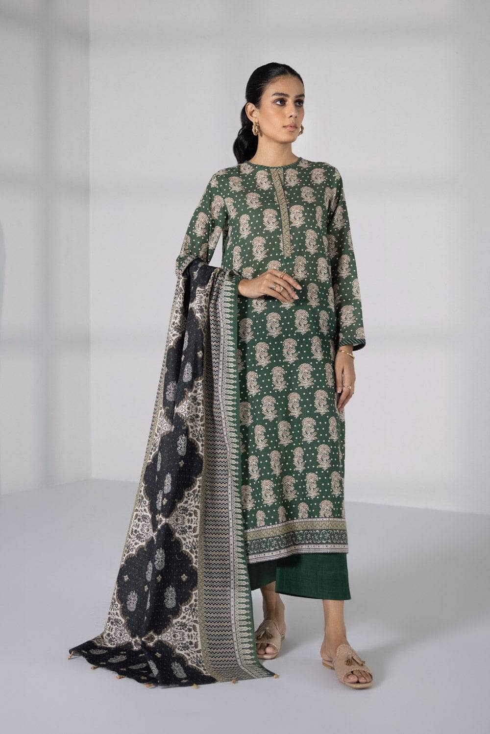 img_sapphire_day_to_day_khaddar_awwal_boutique