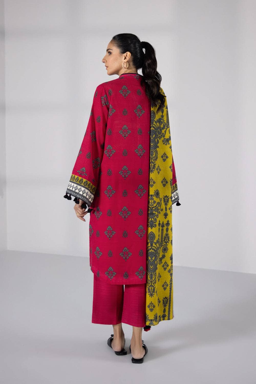 img_sapphire_day_to_day_khaddar_awwal_boutique