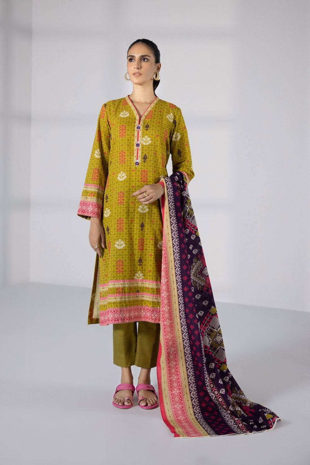 img_sapphire_day_to_day_khaddar_awwal_boutique