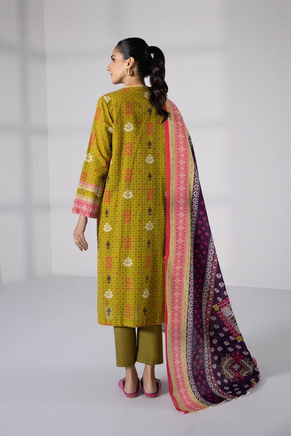 img_sapphire_day_to_day_khaddar_awwal_boutique