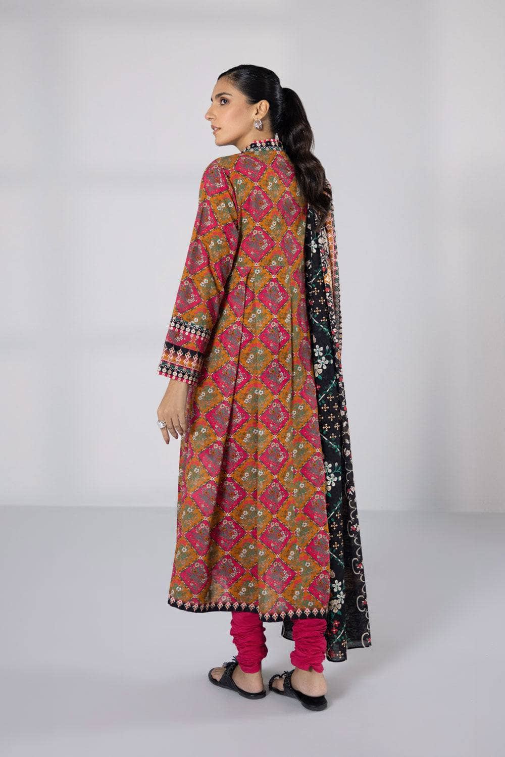 img_sapphire_day_to_day_khaddar_awwal_boutique