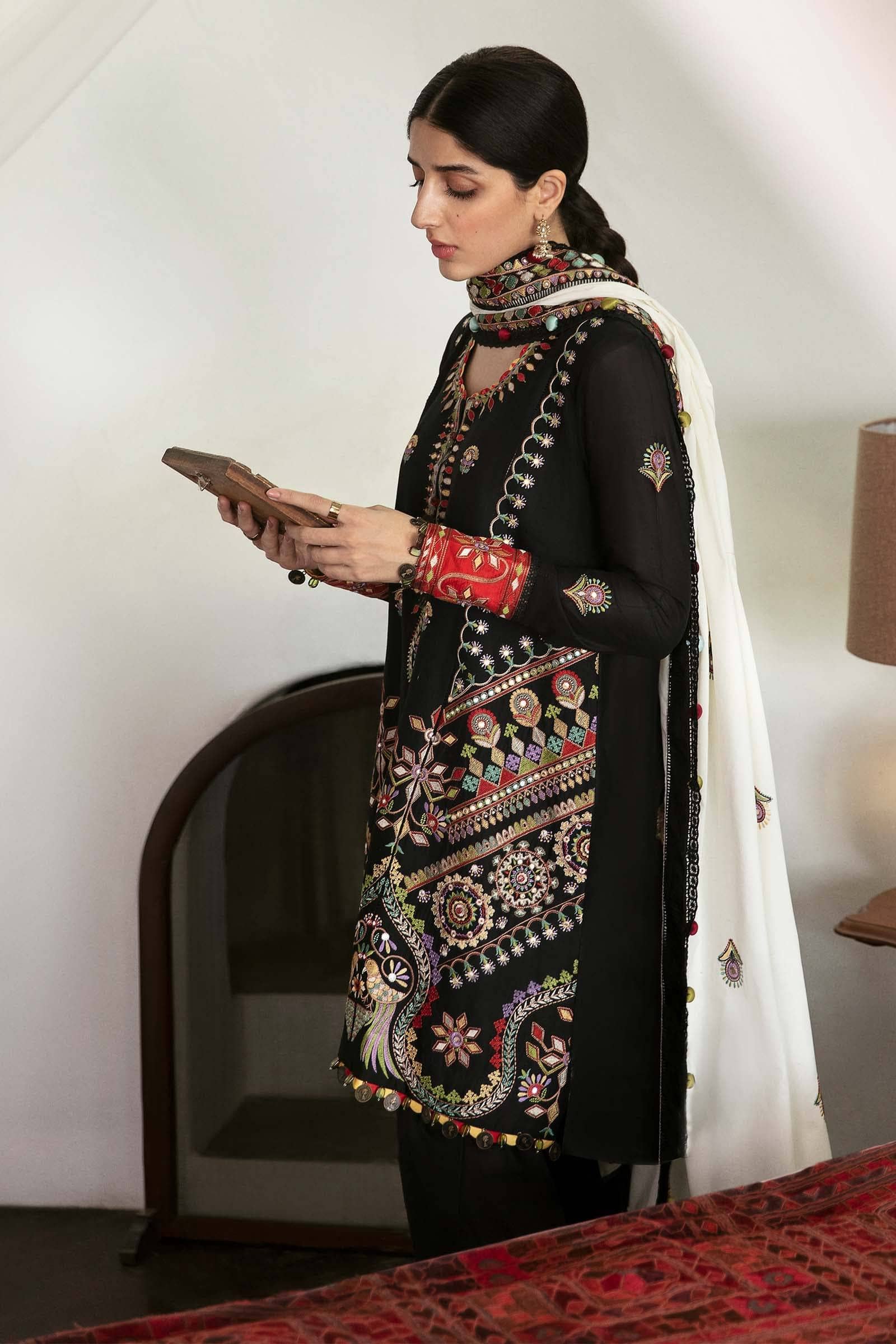 img_zaha_festive_lawn_22_awwal_boutique