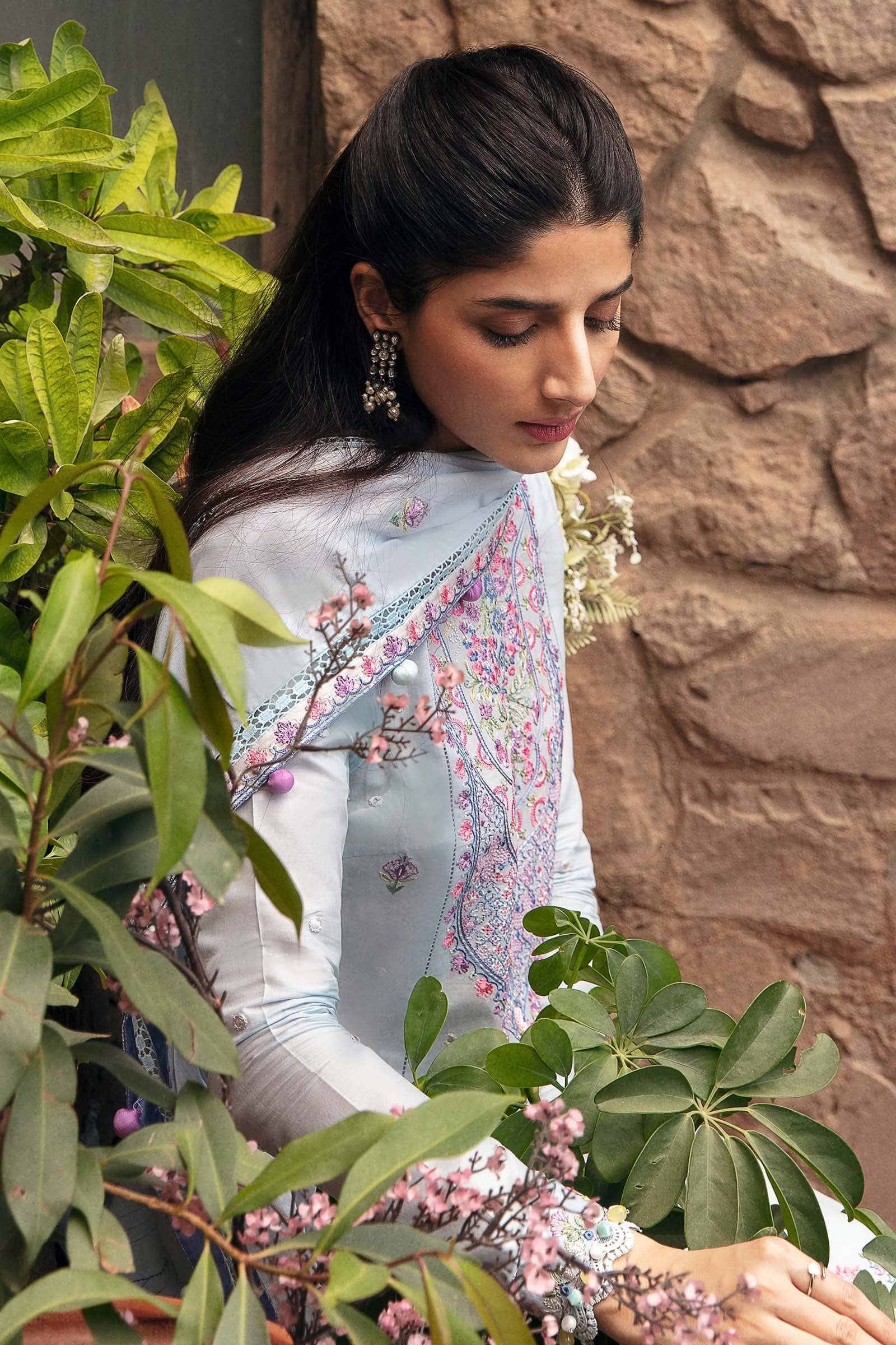 img_zaha_festive_lawn_22_awwal_boutique