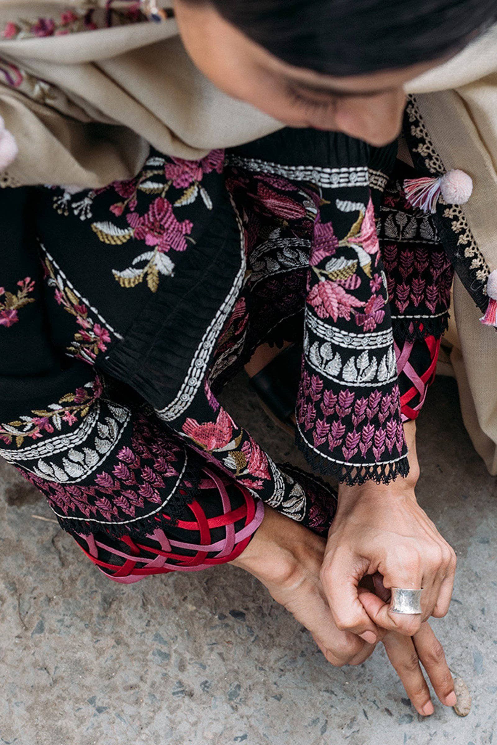 img_zaha_humrahi_winter_collection_awwal_boutique