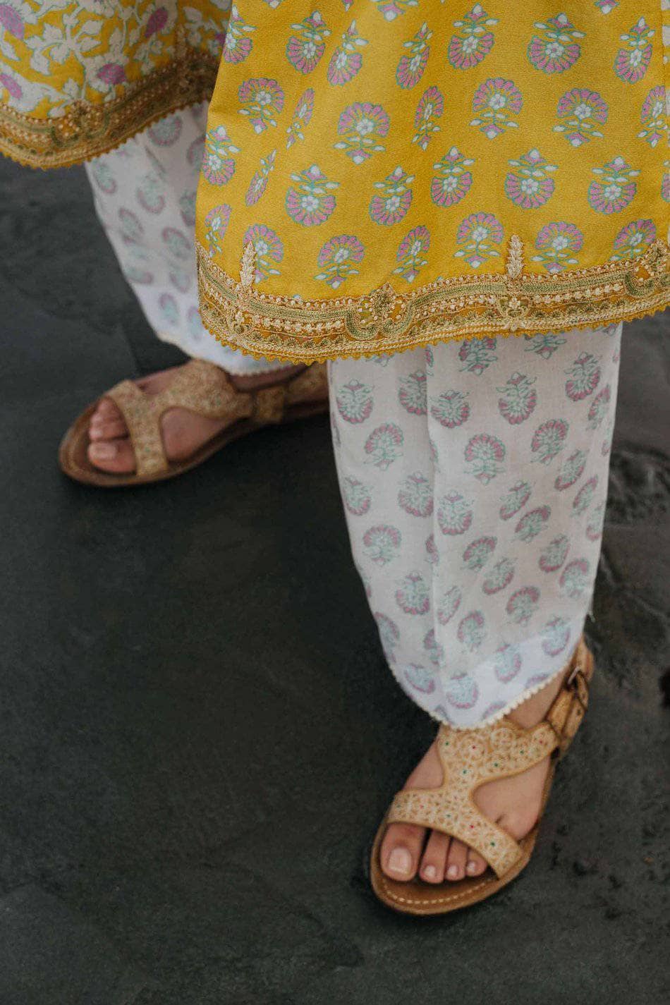 img_coco_by_zara_shahjahan_lawn_2021_awwal_boutoque