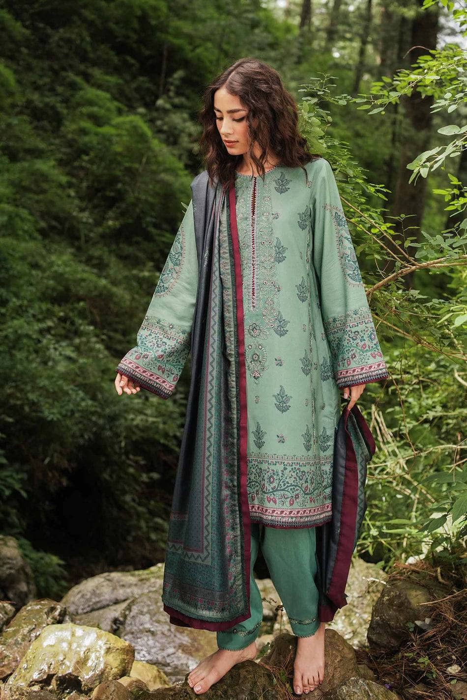 Img_coco_by_zara_shahjahan_winter_22_awwal_boutique
