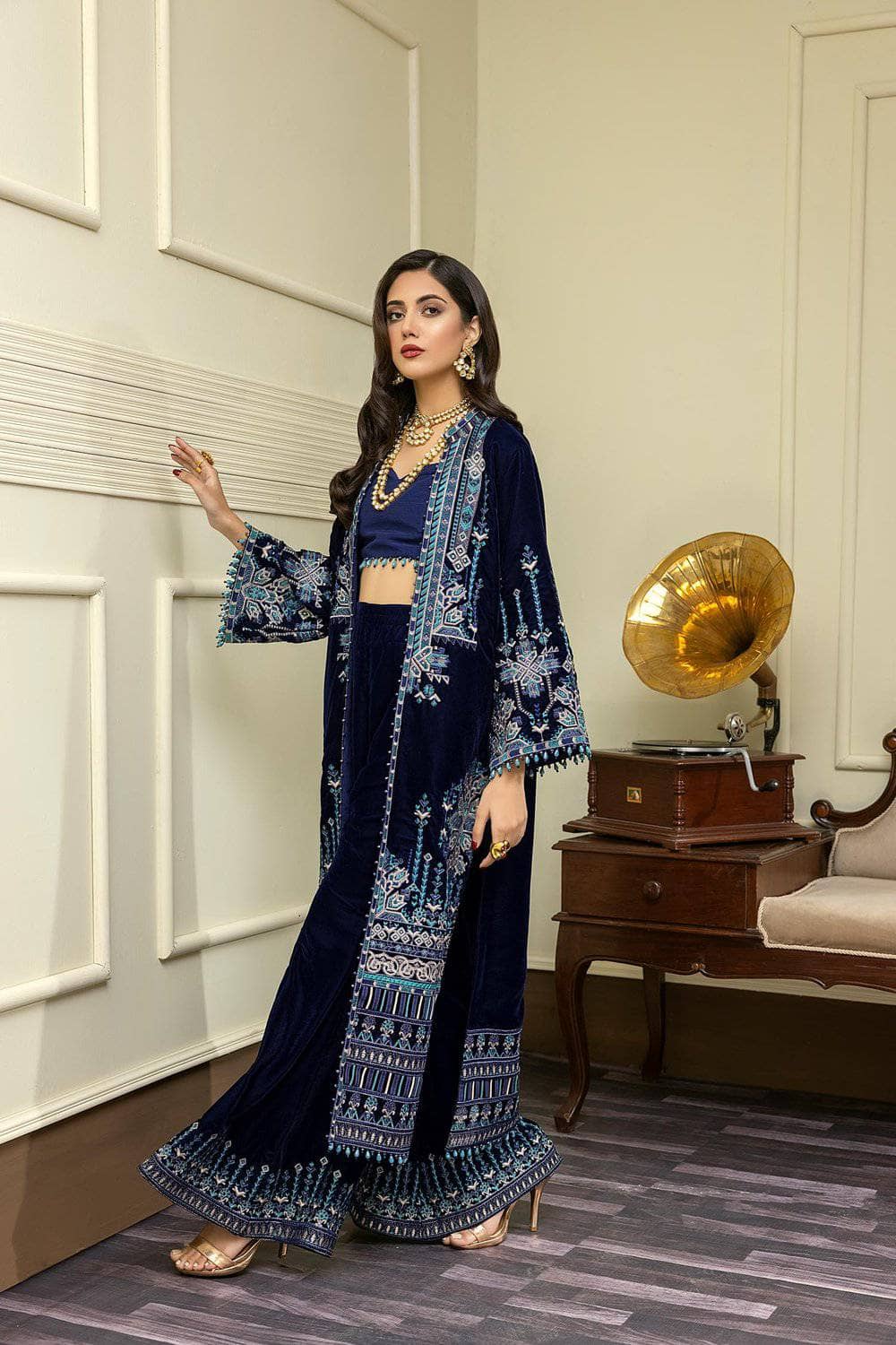 img_adans_libas_velour_velvet_awwal_boutique