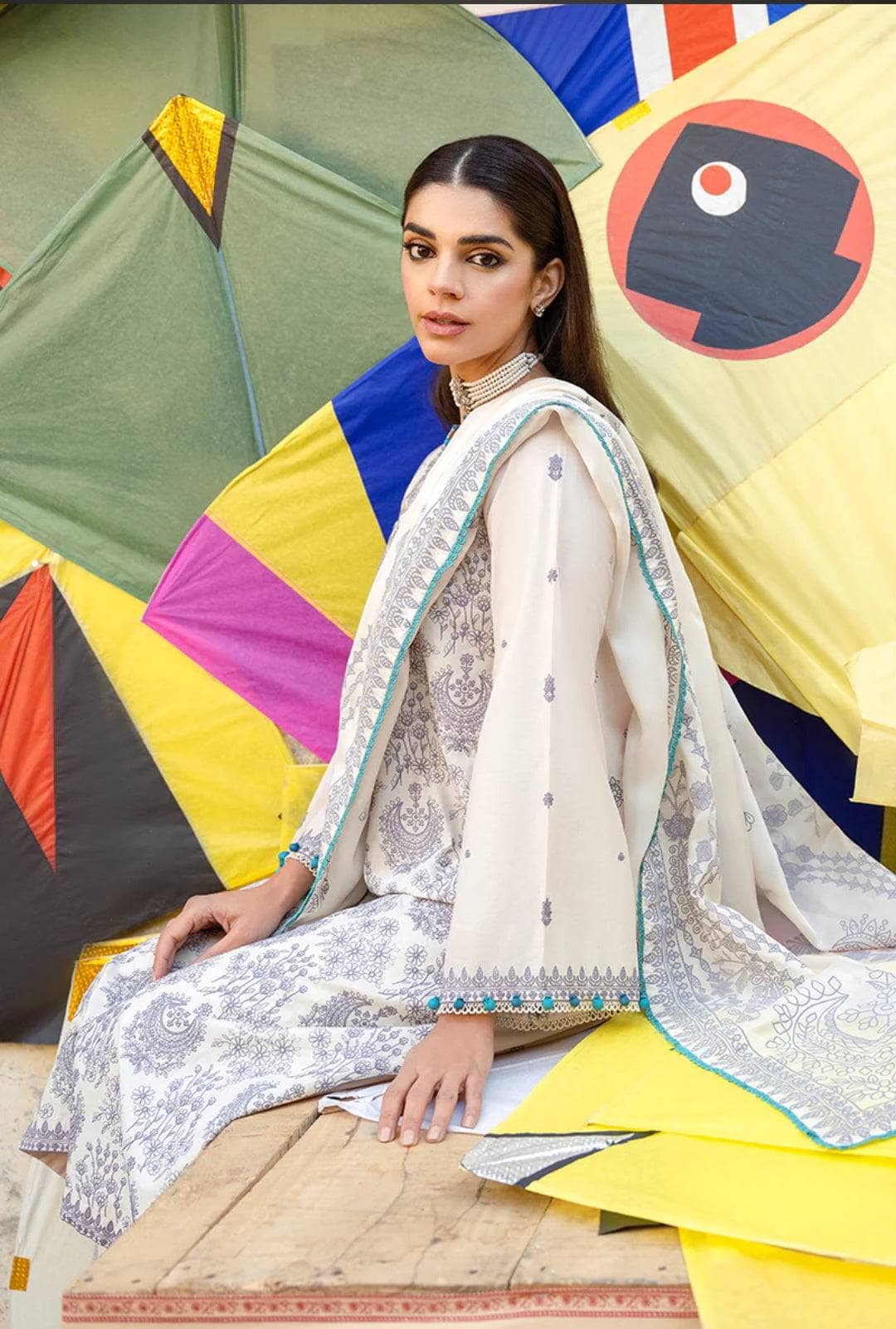 img_cross_stitch_basant_lawn_23_awwal_boutique
