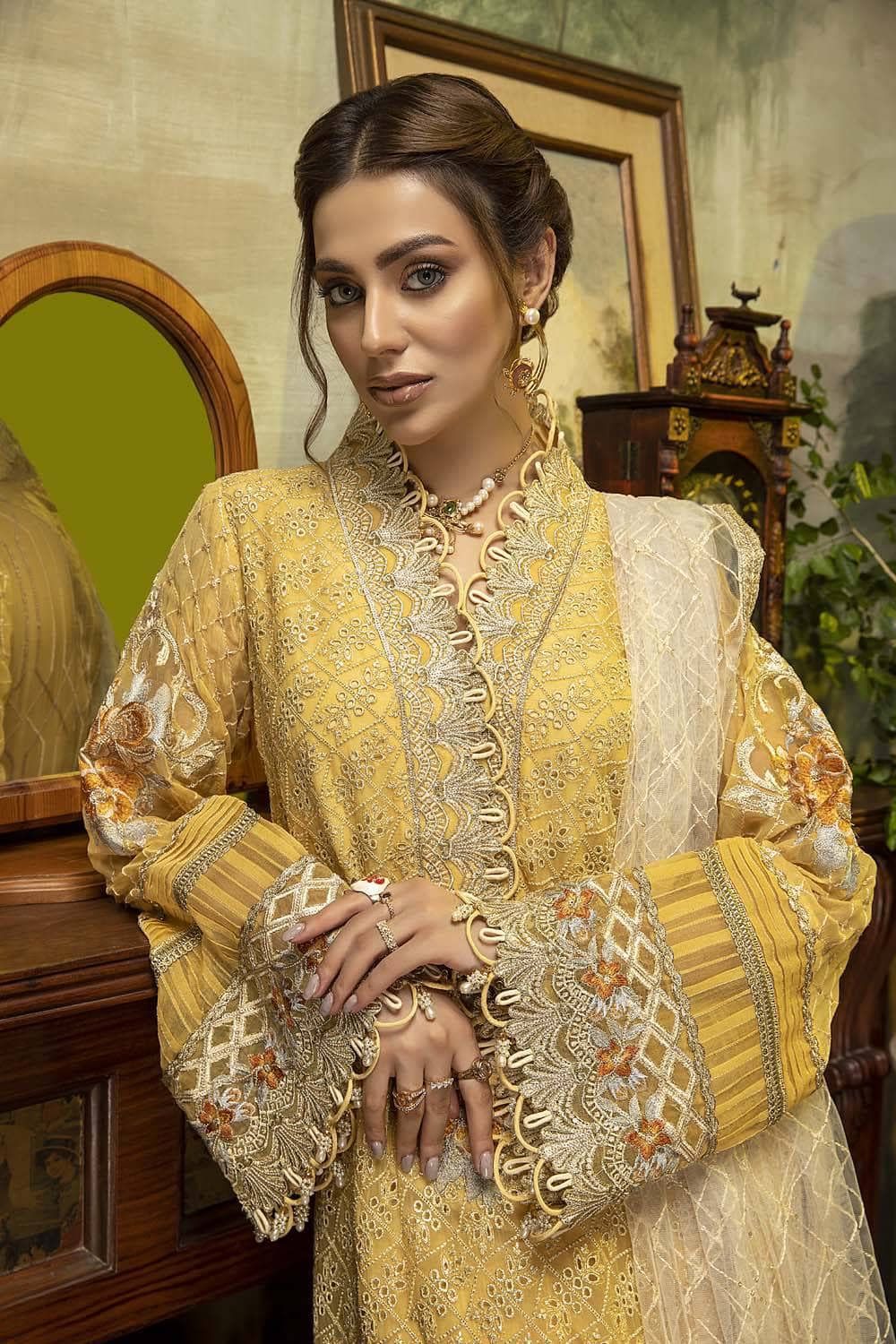 img_adans_libas_schiffli_chikankari_chiffon_awwal_boutique