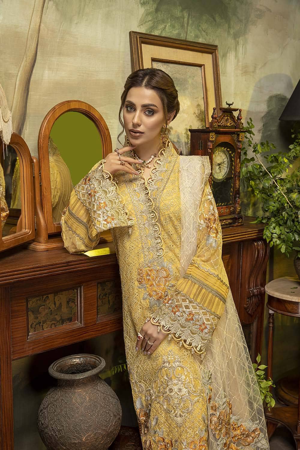 img_adans_libas_schiffli_chikankari_chiffon_awwal_boutique
