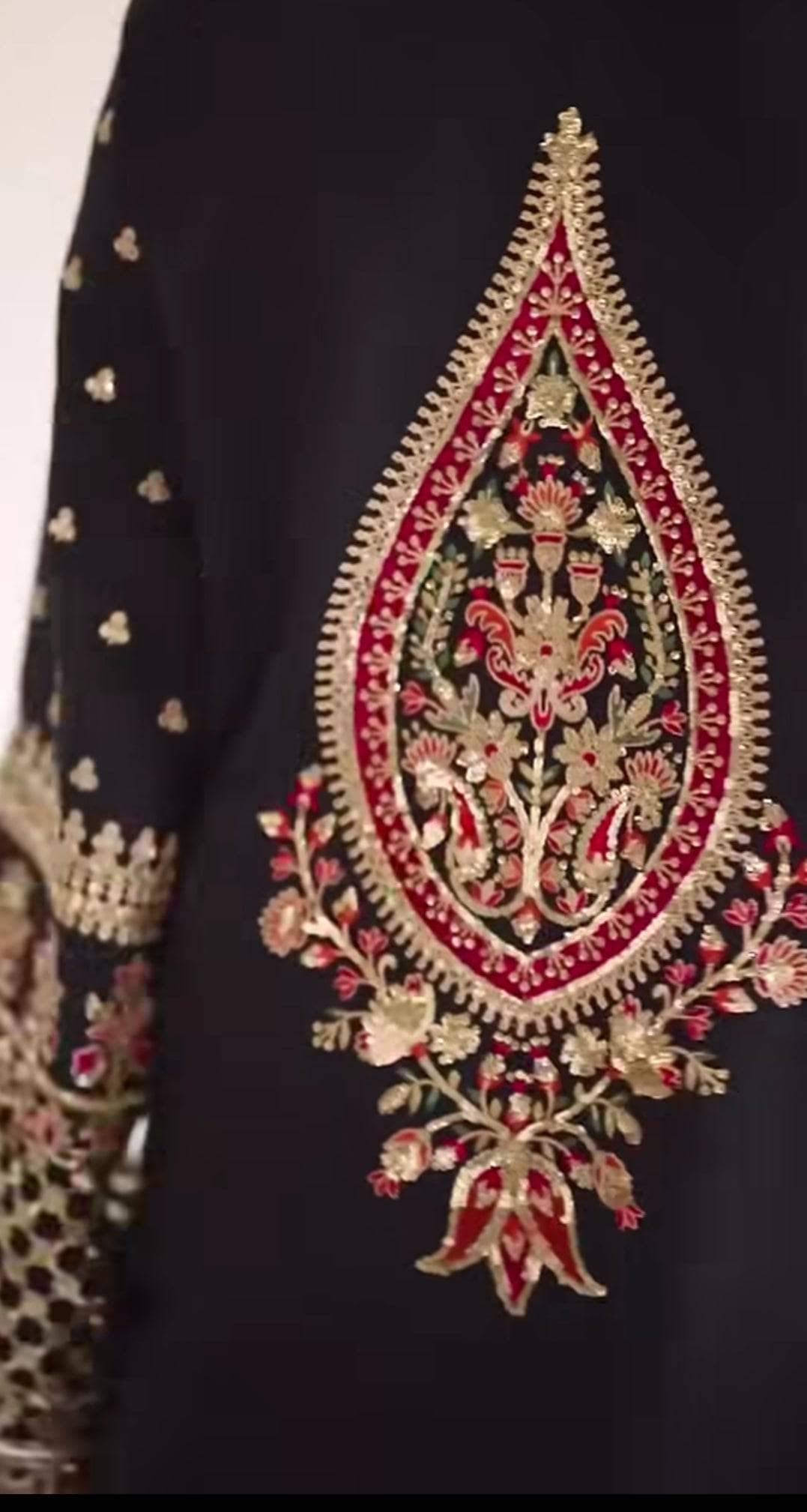 img_afrozeh_divani_silk_edit_22_awwal_boutique