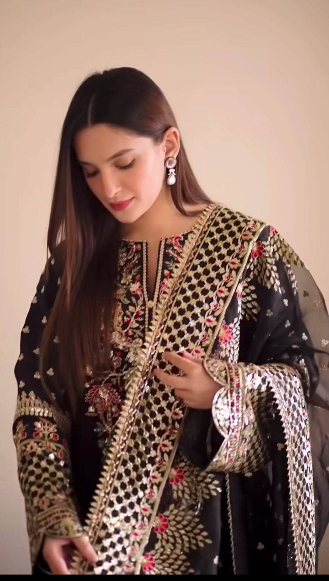 img_afrozeh_divani_silk_edit_22_awwal_boutique