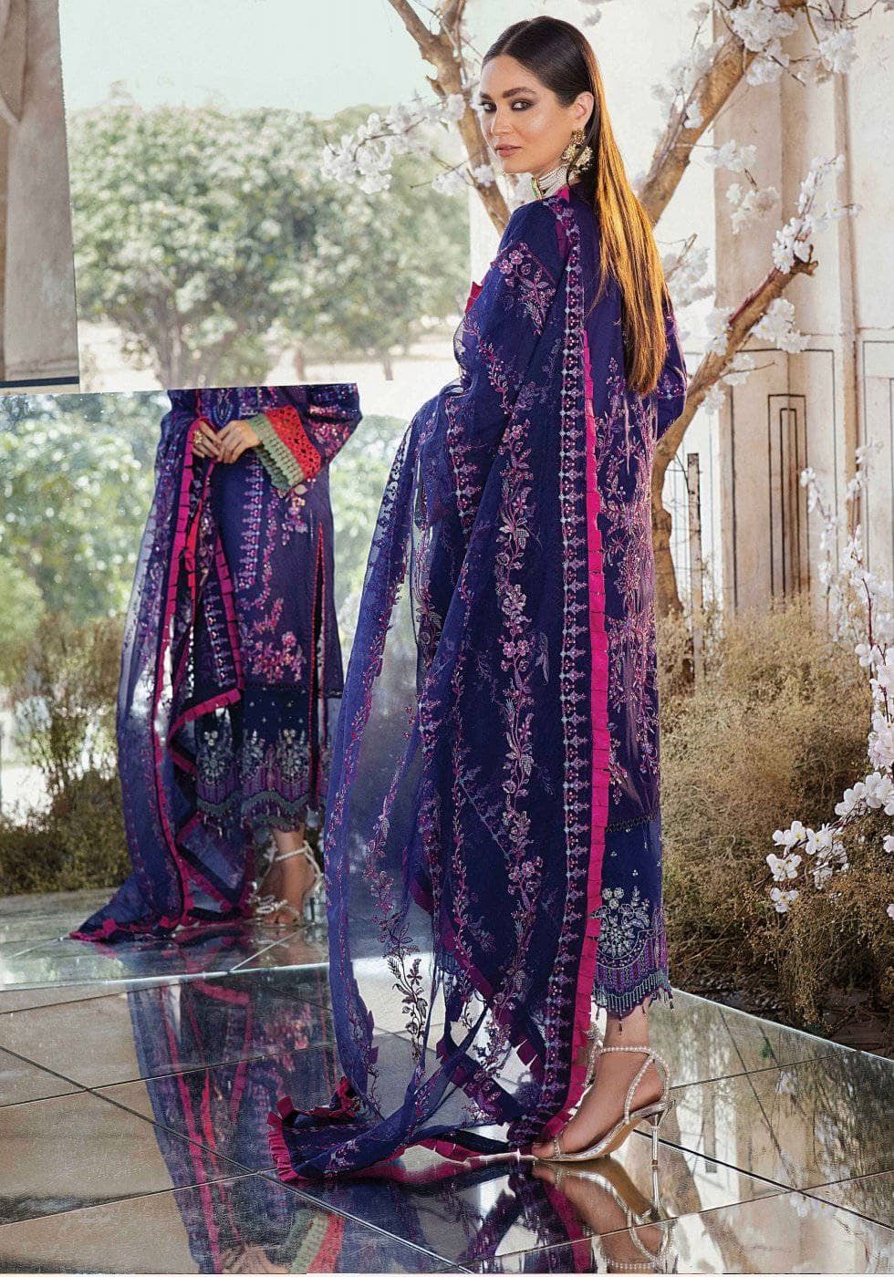 img_afrozeh_luxury_lawn_2021_awwal_boutique