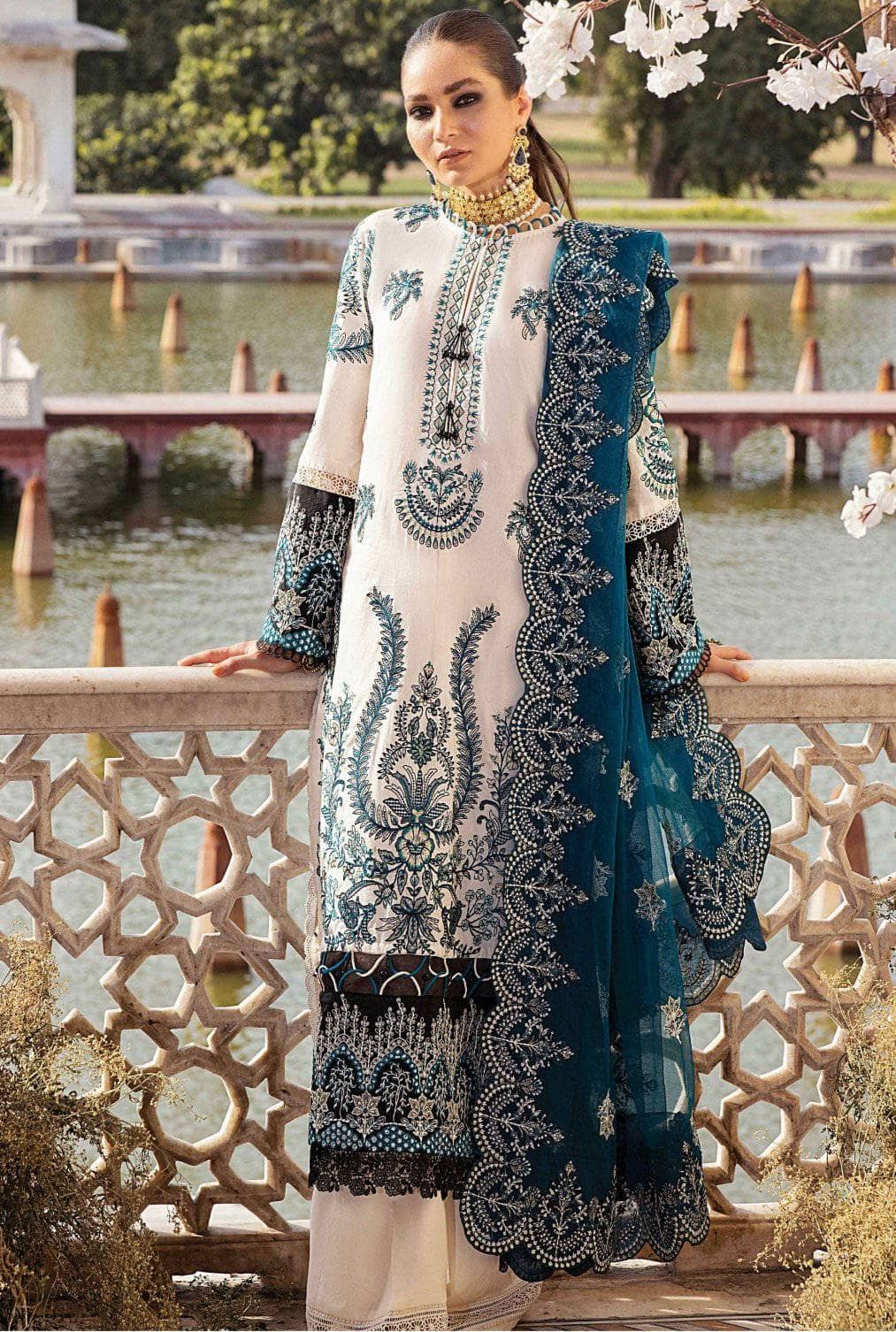 img_afrozeh_luxury_lawn_2021_awwal_boutique