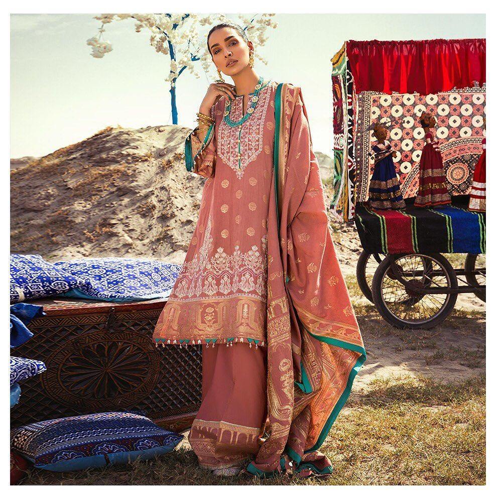 img_afsaneh_lawn_2020_awwal_boutique