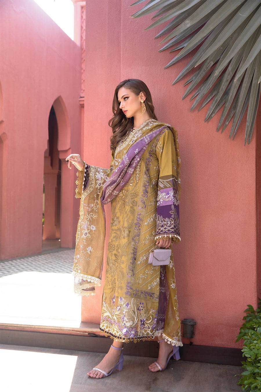 img_moksha_luxury_lawn_by_alif_ajr_couture_awwal_boutique