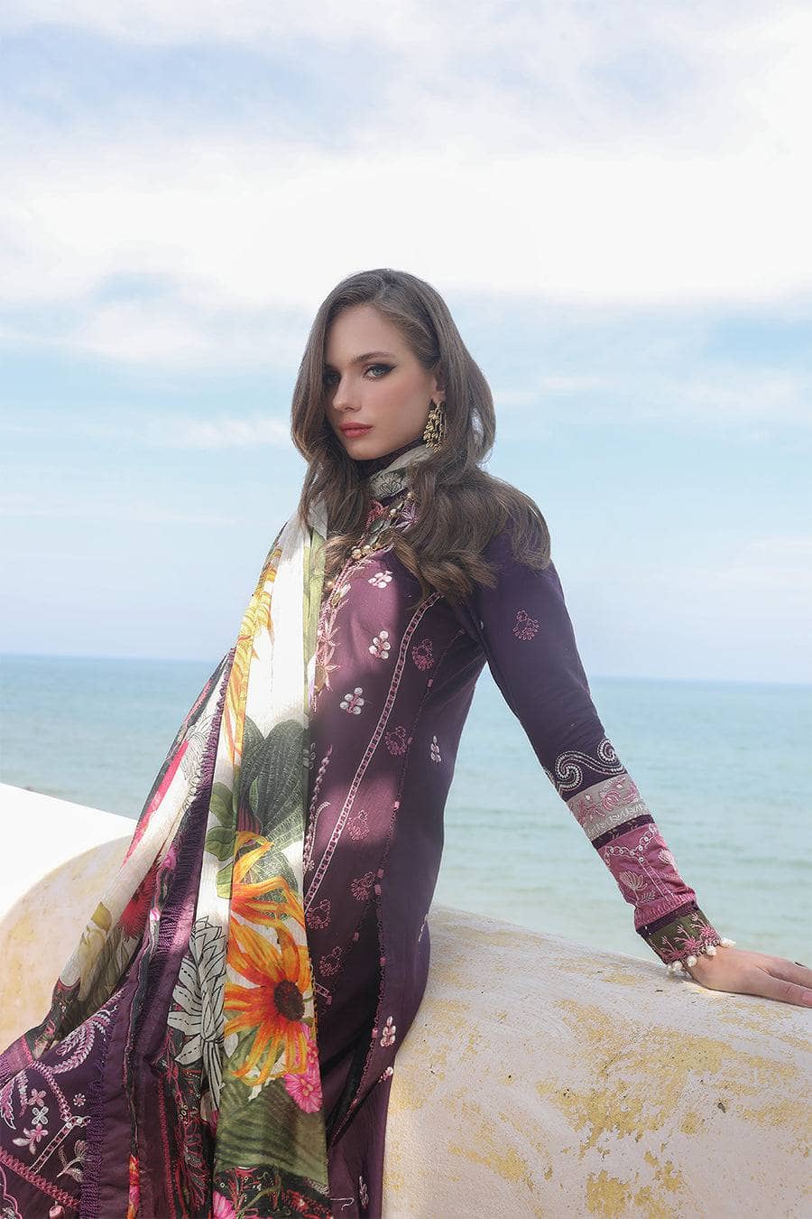 img_moksha_luxury_lawn_by_alif_ajr_couture_awwal_boutique