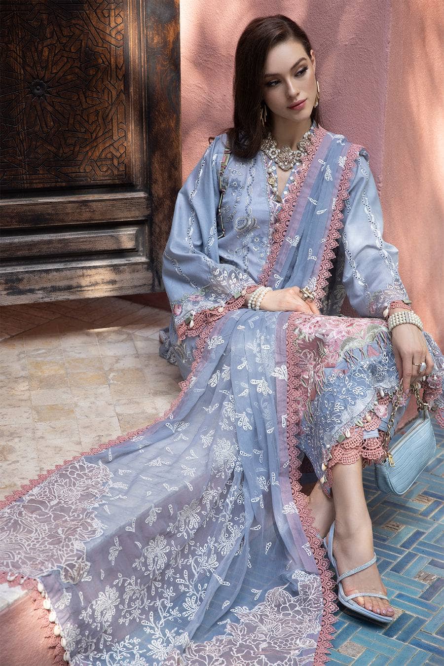 img_moksha_luxury_lawn_by_alif_ajr_couture_awwal_boutique