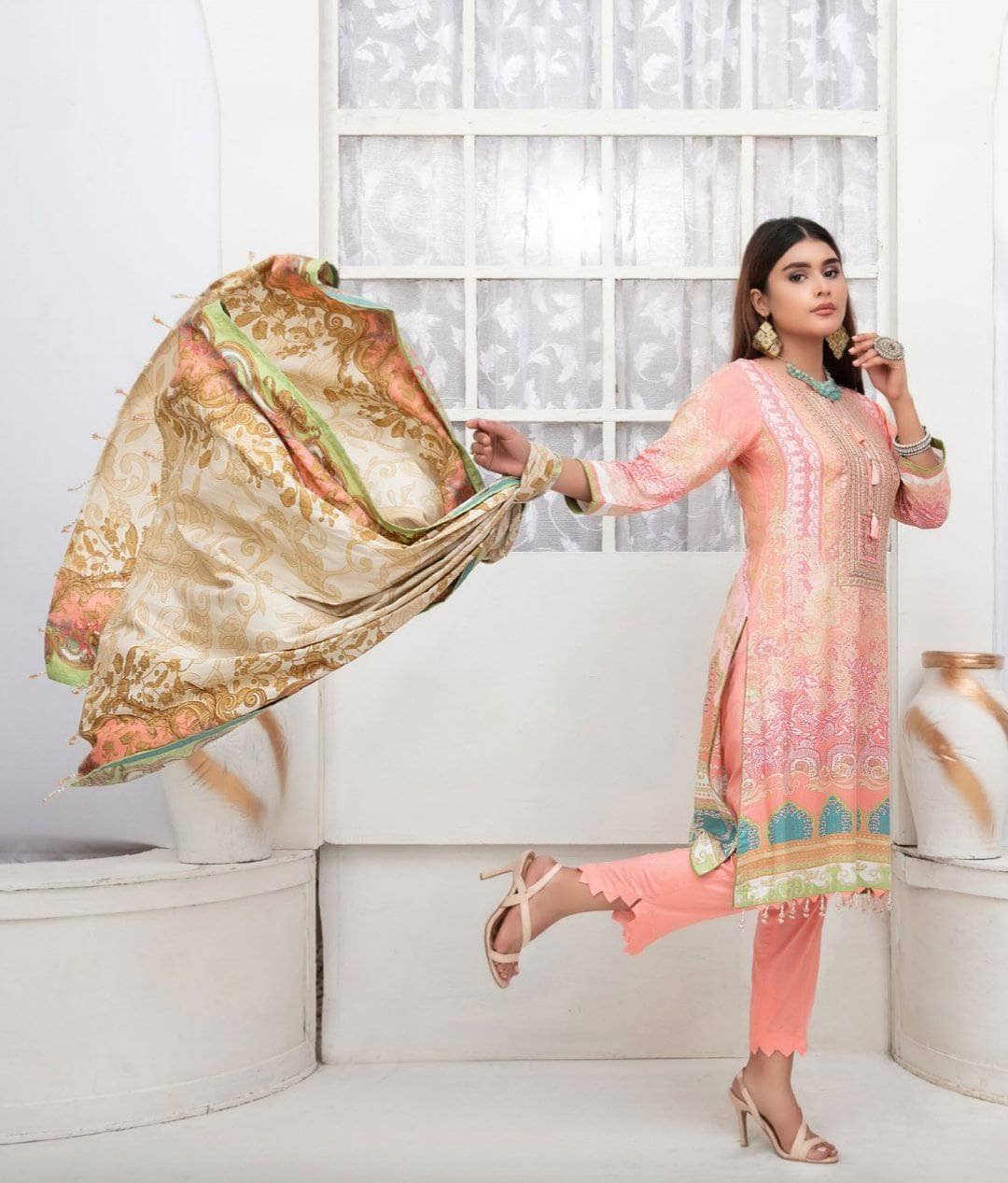 img_amna_sohail_dilara_linen_awwal_boutique