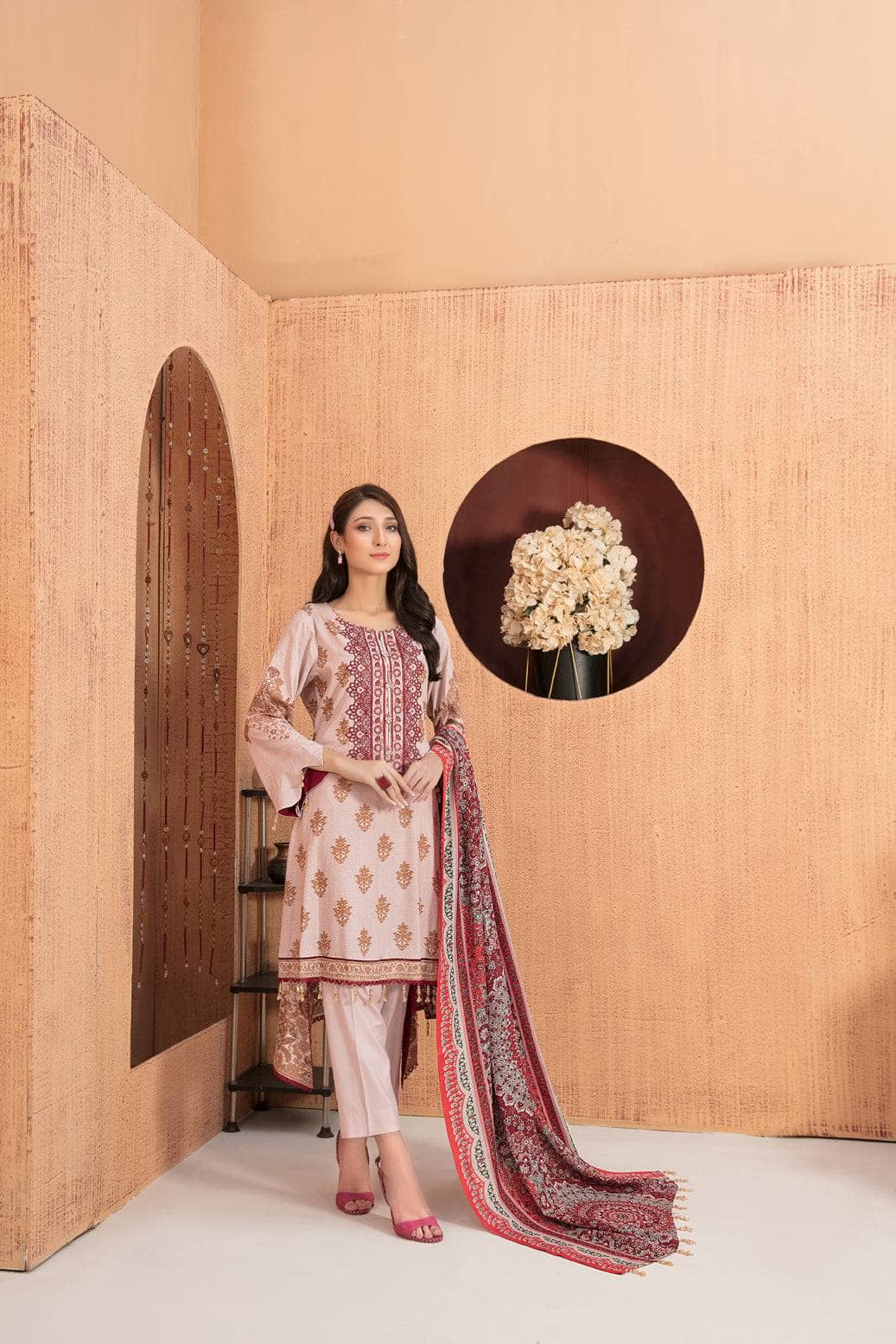 img_amna_sohail_moira_linen_awwal_boutique