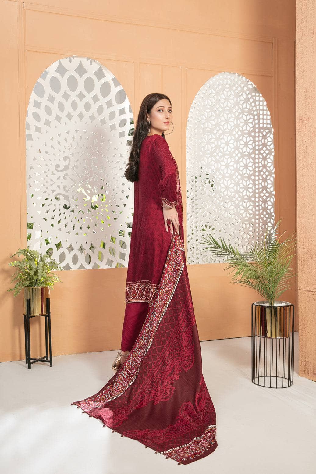 img_amna_sohail_moira_linen_awwal_boutique