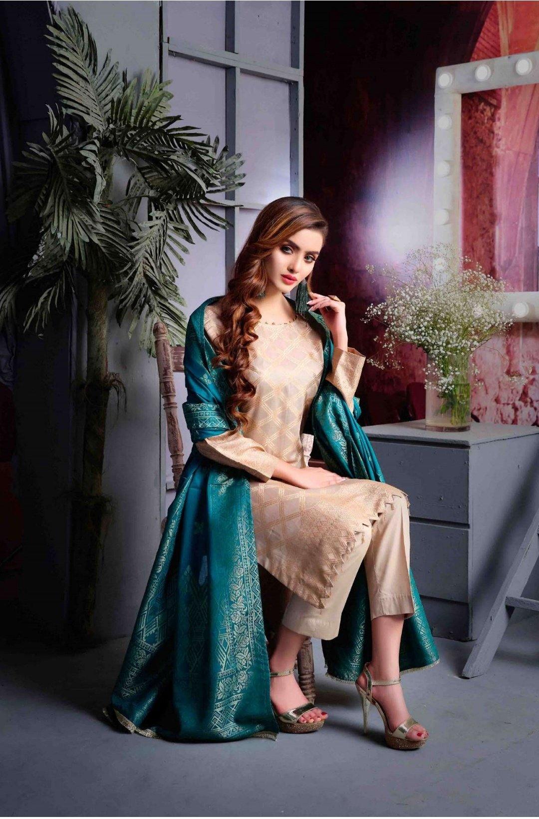 img_amna_sohail_cambric_banarsi_collection_awwal_boutique