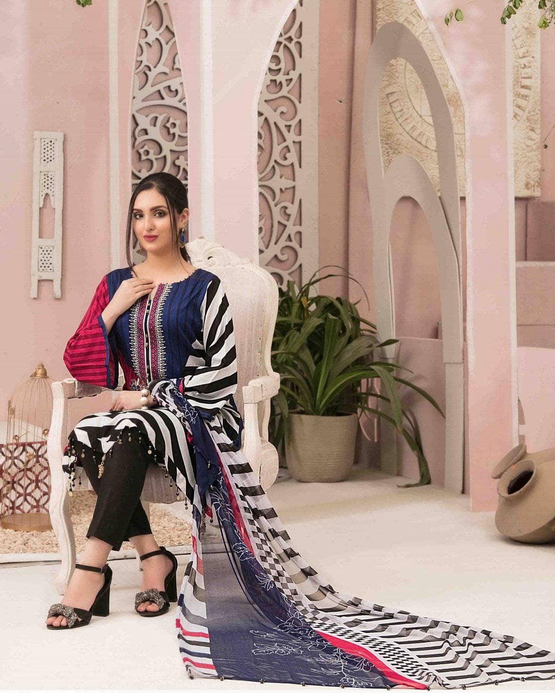 img_amna_sohail_by_tawakkal_lawn_2021_awwal_boutique