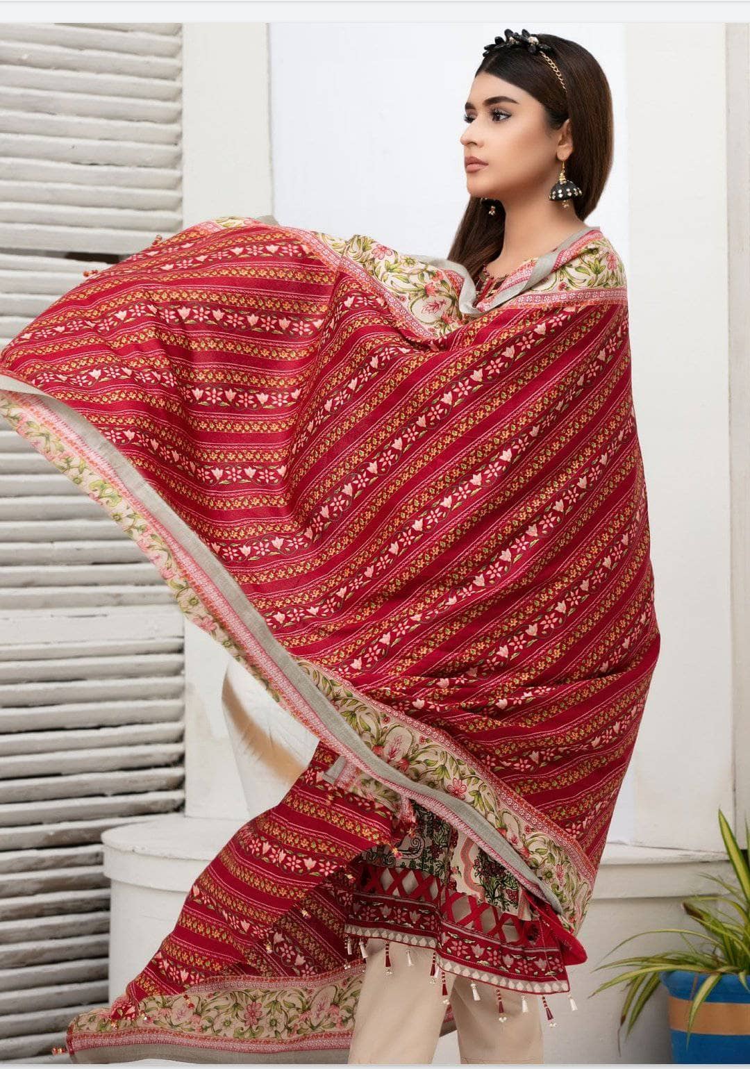 img_amna_sohail_dilara_linen_awwal_boutique