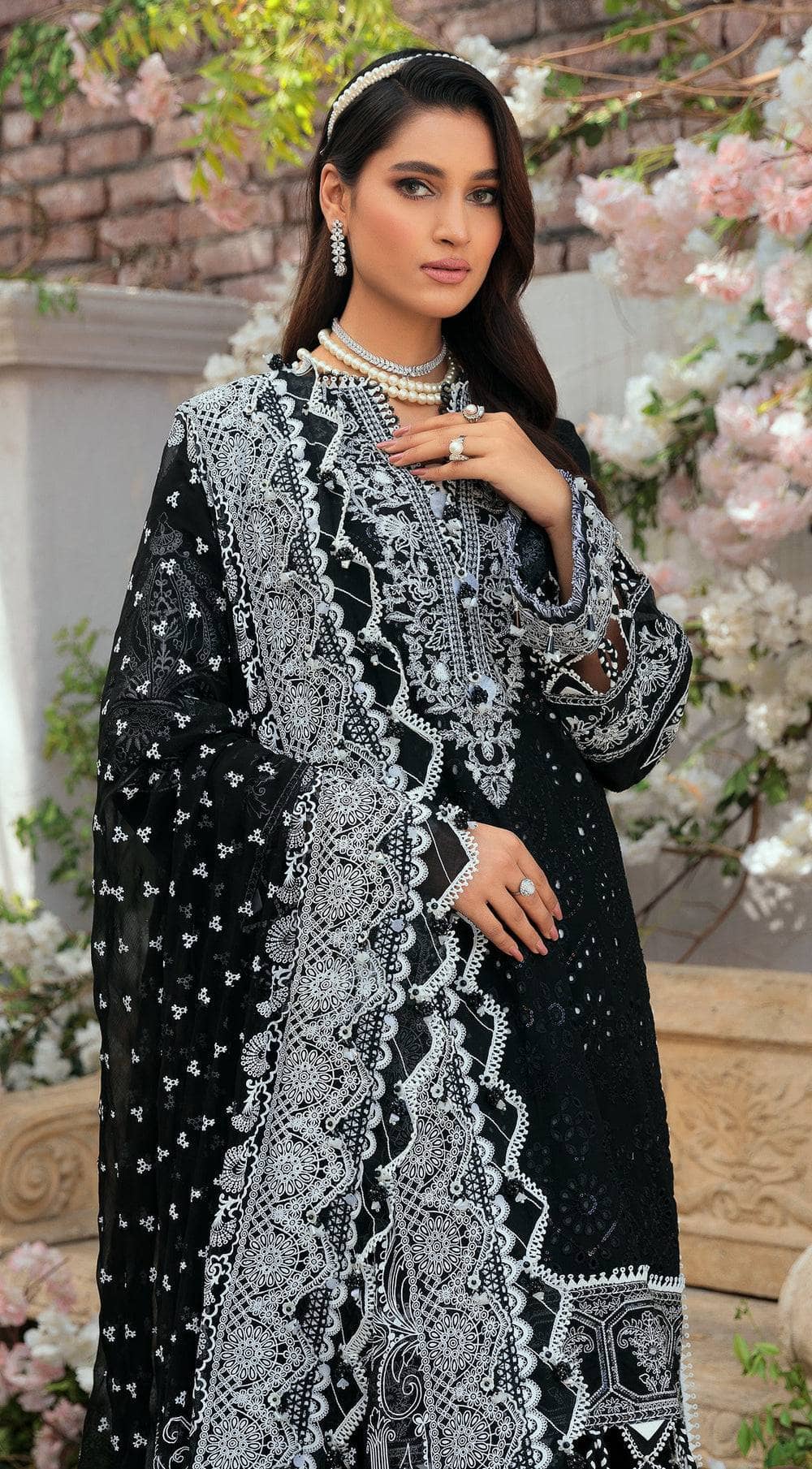 img_anaya_chikankari_lawn_awwal_boutique