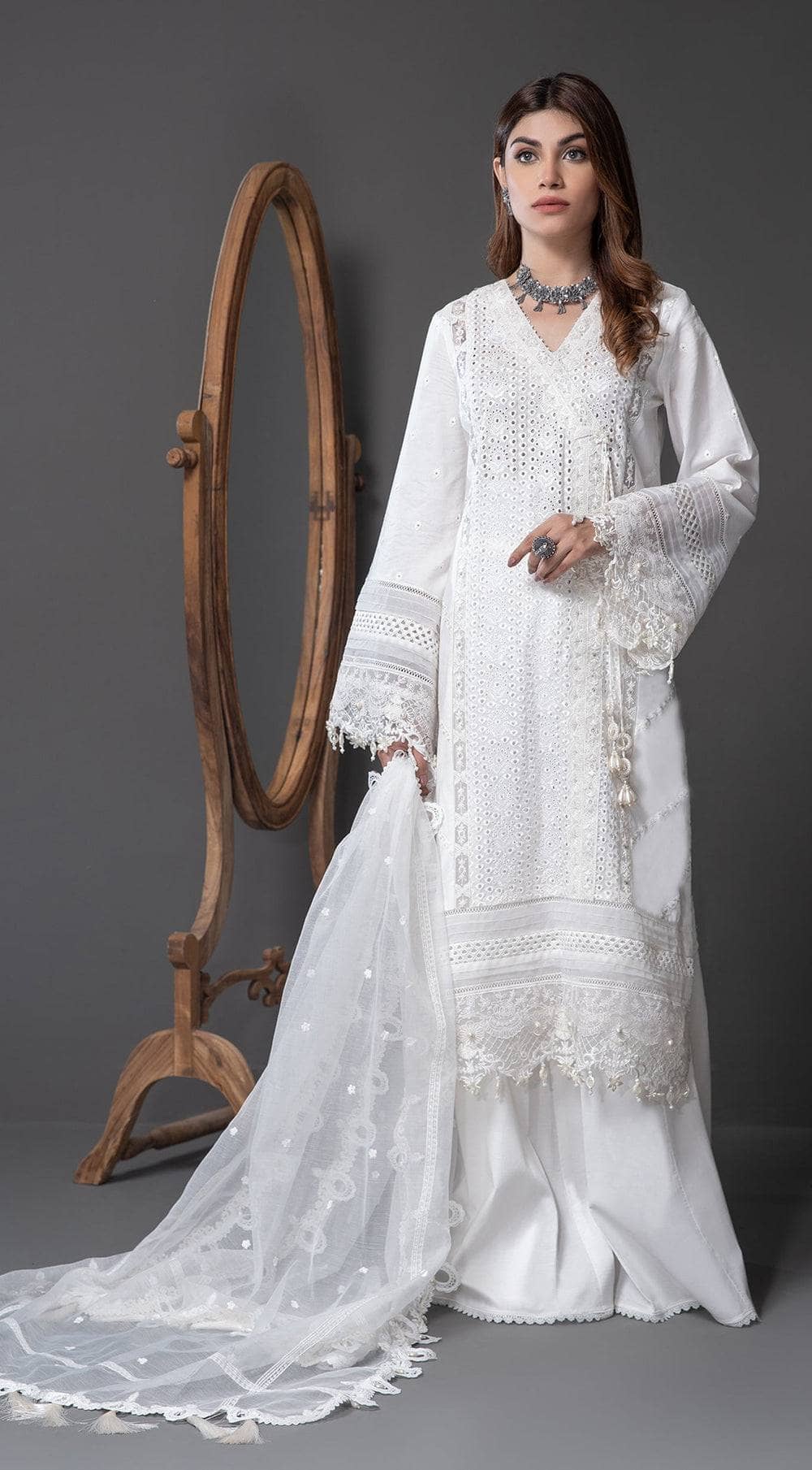 Img_anaya_monochrome_awwal_boutique