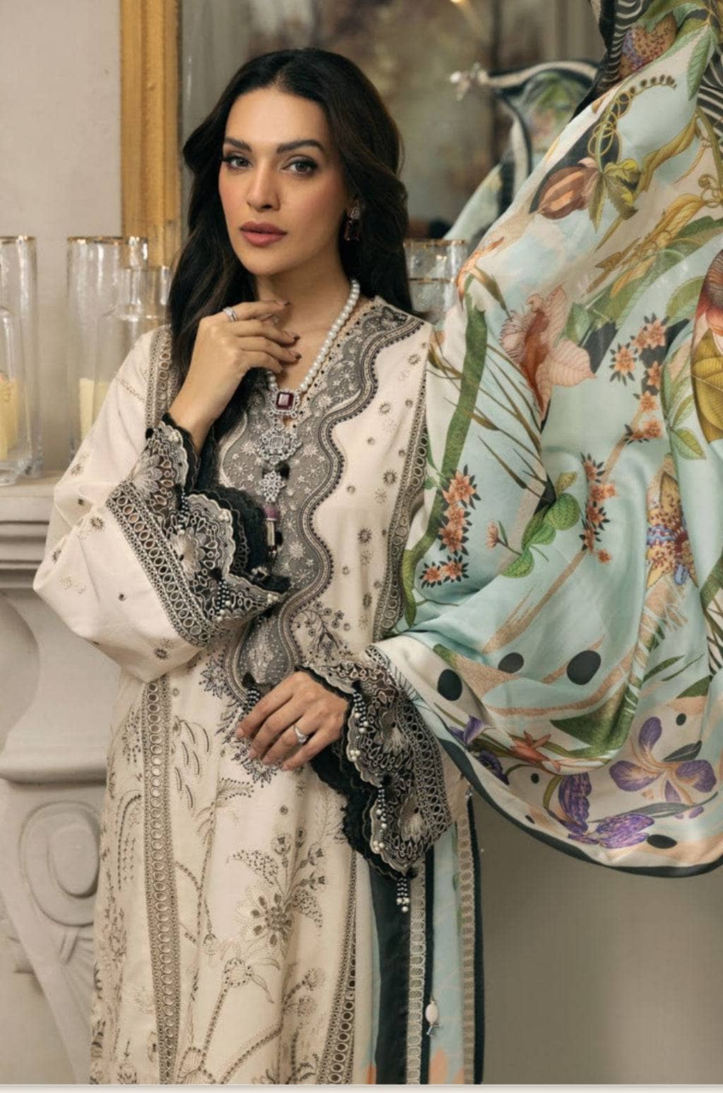 img_anaya_lawn_by_kiran_chaudhary_festive_luxury_lawn_23_awwal_boutique