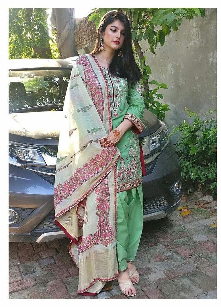 img_anaya_spotted_fashionista_awwal_boutique