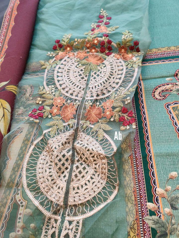 img_maria_b_m_prints_fall_winter_open_pics_awwal_boutique