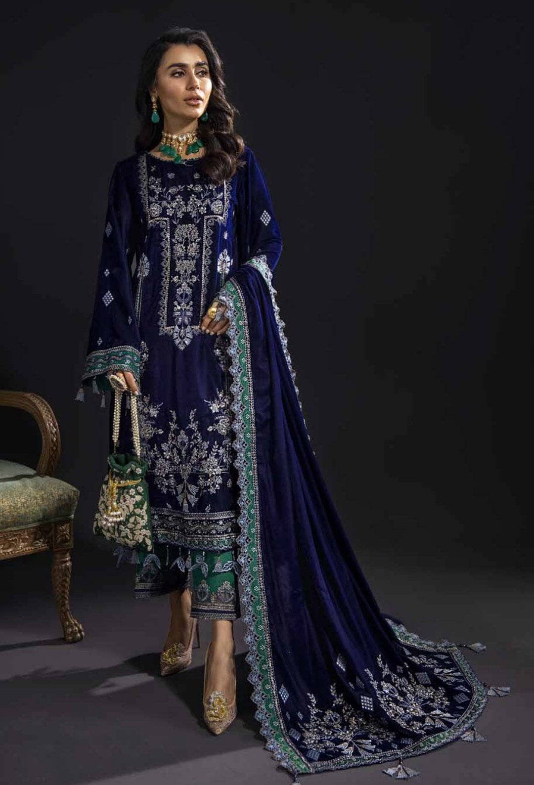 img_nureh_maya_velvet_awwal_boutique