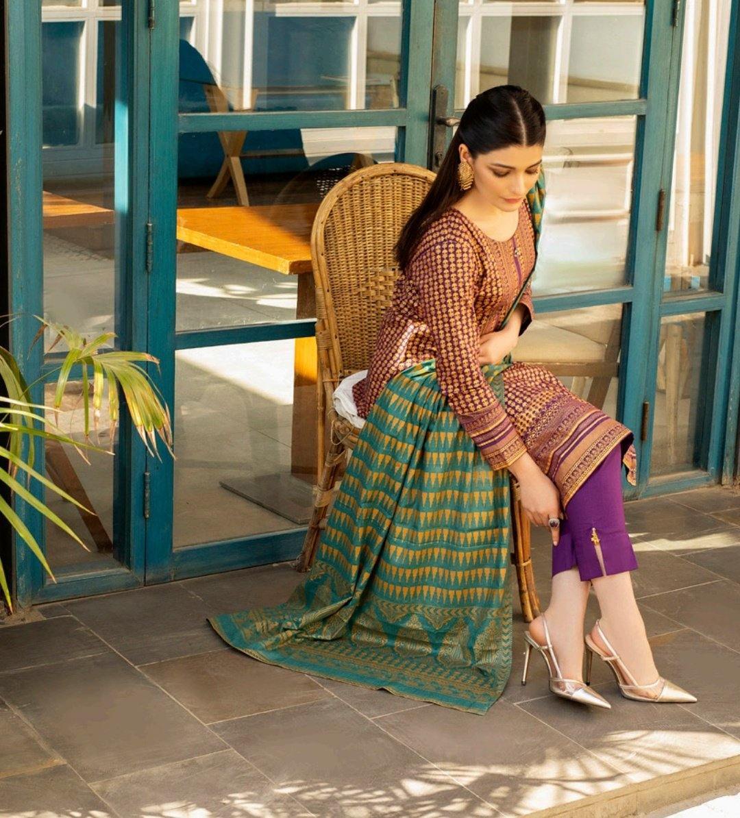 img_banarsi_printed_lawn_collection_awwal_boutique