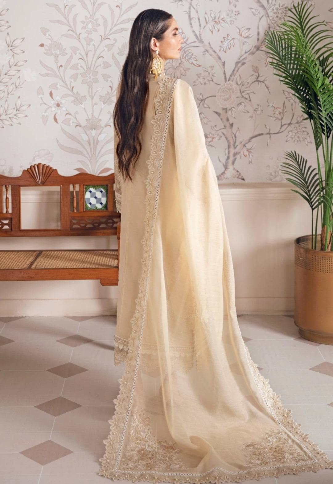 img_baroque_khurmi_jacquard_lawn_awwal_boutique