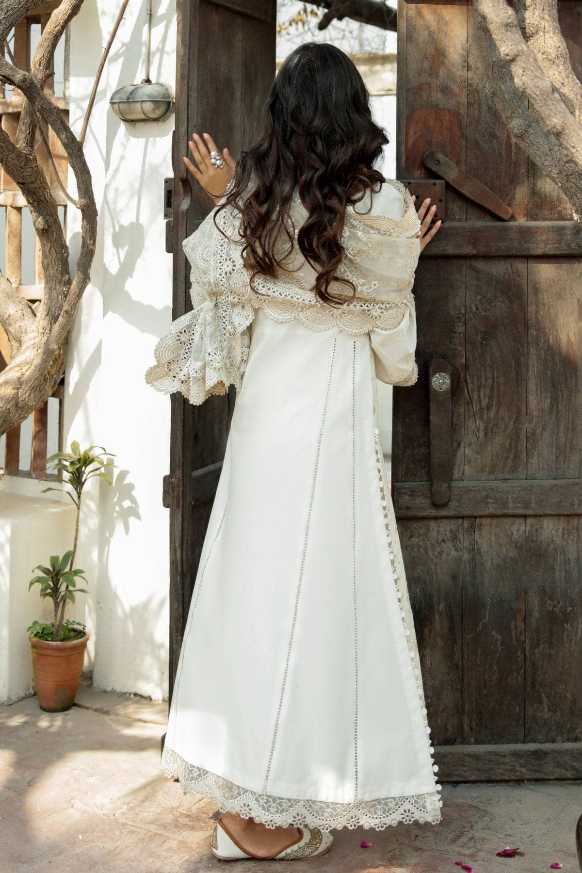 img_baroque_swiss_voil_22_awwal_boutique